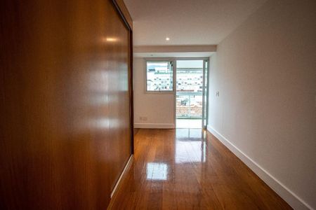 Apartamento para alugar com 171m², 3 quartos e 1 vaga