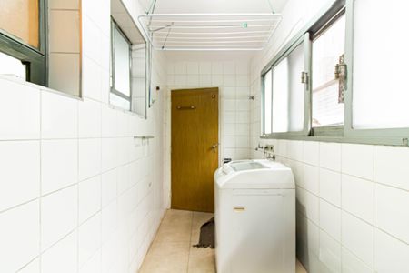 Apartamento à venda com 135m², 3 quartos e 1 vagaÁrea de Serviço