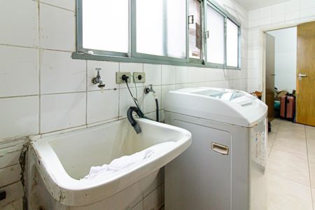 Apartamento à venda com 135m², 3 quartos e 1 vagaÁrea de Serviço