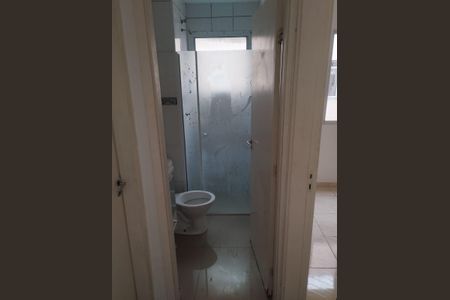 Banheiro de apartamento para alugar com 2 quartos, 47m² em Jardim do Algarve, Itaquaquecetuba