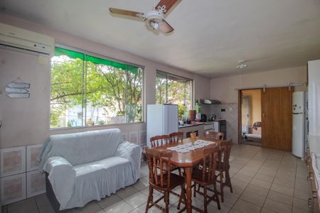 Casa à venda com 300m², 4 quartos e 2 vagas Casa à venda com 300m², 4 quartos e 2 vagasCozinha