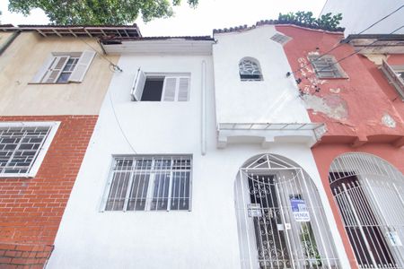 Casa à venda com 80m², 3 quartos e sem vaga Casa à venda com 80m², 3 quartos e sem vagaFachada