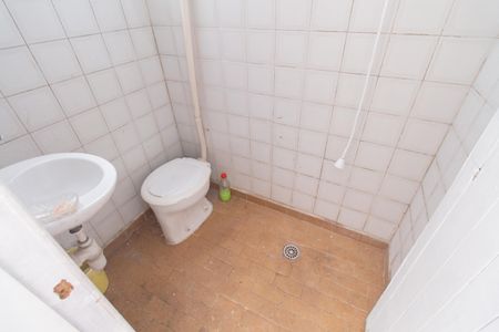 Casa à venda com 80m², 3 quartos e sem vaga Casa à venda com 80m², 3 quartos e sem vagaBanheiro de serviço