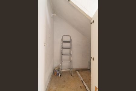 Casa à venda com 80m², 3 quartos e sem vaga Casa à venda com 80m², 3 quartos e sem vagaPorão escada