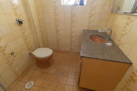 Casa à venda com 80m², 3 quartos e sem vaga Casa à venda com 80m², 3 quartos e sem vagaBanheiro