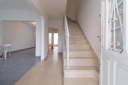 Casa à venda com 80m², 3 quartos e sem vaga Casa à venda com 80m², 3 quartos e sem vagaHall da casa