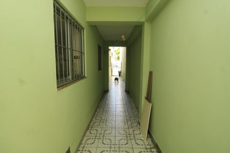 Casa à venda com 210m², 4 quartos e 2 vagasCorredor de acesso