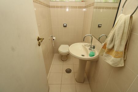 Casa à venda com 210m², 4 quartos e 2 vagasLavabo