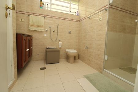 Casa à venda com 210m², 4 quartos e 2 vagasBanheiro da Suíte