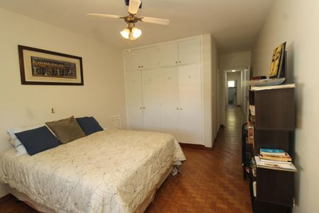 Casa à venda com 210m², 4 quartos e 2 vagasSuíte