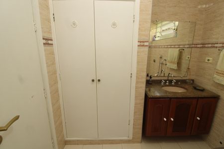 Casa à venda com 210m², 4 quartos e 2 vagasBanheiro da Suíte