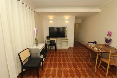 Casa à venda com 210m², 4 quartos e 2 vagasSala