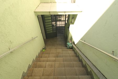 Casa à venda com 210m², 4 quartos e 2 vagasEscadas de entrada