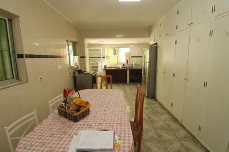Casa à venda com 210m², 4 quartos e 2 vagasCozinha