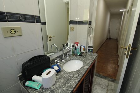 Casa à venda com 210m², 4 quartos e 2 vagasBanheiro 