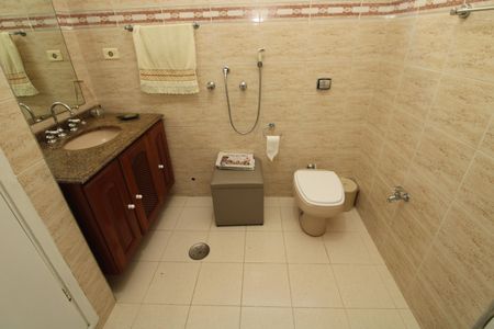 Casa à venda com 210m², 4 quartos e 2 vagasBanheiro da Suíte