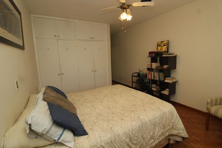 Casa à venda com 210m², 4 quartos e 2 vagasSuíte