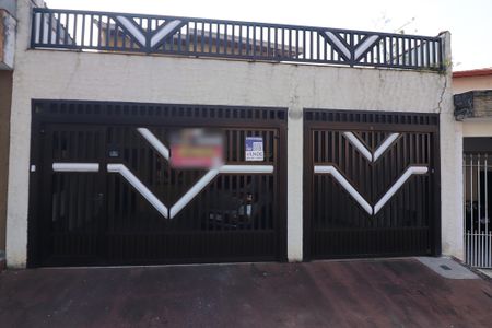 Casa à venda com 240m², 3 quartos e 2 vagasFachada 