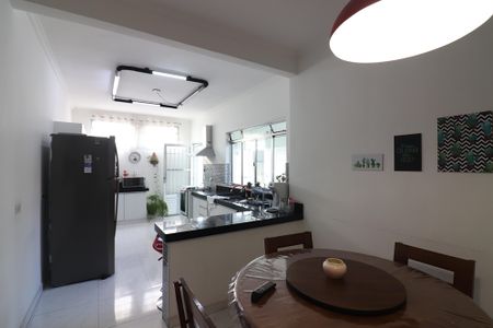 Casa à venda com 240m², 3 quartos e 2 vagasCopa e Cozinha 
