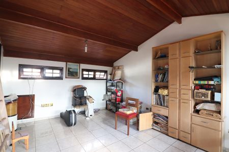 Casa à venda com 240m², 3 quartos e 2 vagasSótão 