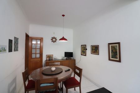 Casa à venda com 240m², 3 quartos e 2 vagasCopa e Cozinha 