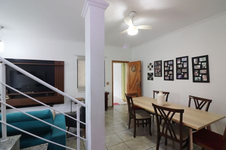 Casa à venda com 240m², 3 quartos e 2 vagasSala 