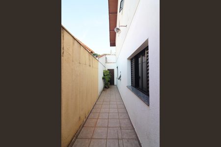 Casa à venda com 240m², 3 quartos e 2 vagasCorredor