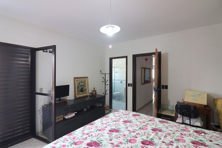 Casa à venda com 240m², 3 quartos e 2 vagasQuarto 2 - Suíte