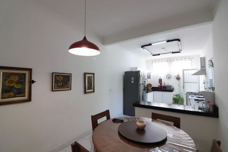 Casa à venda com 240m², 3 quartos e 2 vagasCopa e Cozinha 