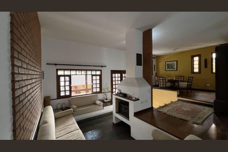 Casa para alugar com 3 quartos, 324m² em Granja Viana, Cotia
