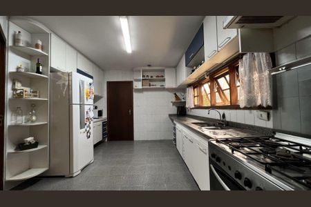 Casa para alugar com 3 quartos, 324m² em Granja Viana, Cotia