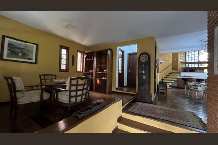 Casa para alugar com 3 quartos, 324m² em Granja Viana, Cotia
