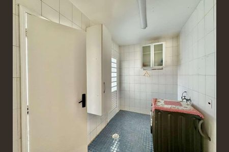 Casa para alugar com 5 quartos, 650m² em Parque Dom Henrique, Cotia