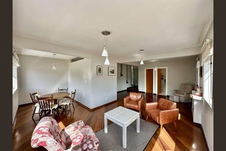 Casa para alugar com 5 quartos, 650m² em Parque Dom Henrique, Cotia
