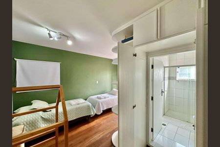 Casa para alugar com 5 quartos, 650m² em Parque Dom Henrique, Cotia