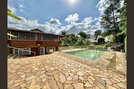 Casa para alugar com 5 quartos, 650m² em Parque Dom Henrique, Cotia