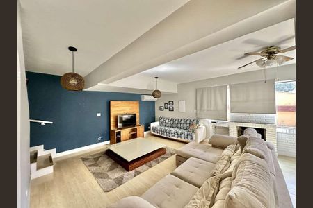 Casa para alugar com 5 quartos, 650m² em Parque Dom Henrique, Cotia