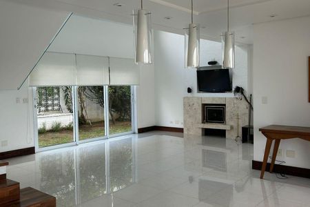 Casa para alugar com 3 quartos, 250m² em Terras do Madeira, Carapicuíba