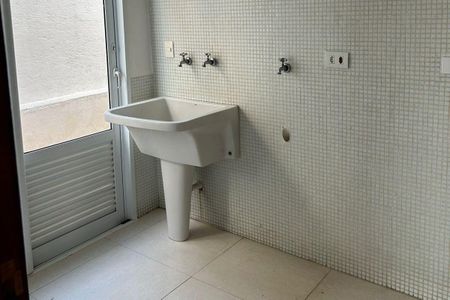 Casa para alugar com 3 quartos, 250m² em Terras do Madeira, Carapicuíba