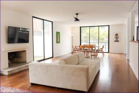 Casa à venda com 4 quartos, 450m² em Jardim das Bandeiras, São Paulo