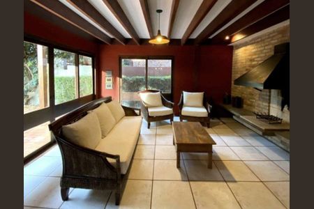 Casa para alugar com 4 quartos, 269m² em Morada dos Pássaros, Barueri