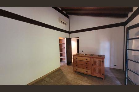 Casa para alugar com 4 quartos, 269m² em Morada dos Pássaros, Barueri