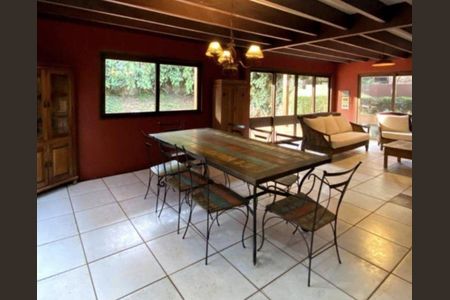 Casa para alugar com 4 quartos, 269m² em Morada dos Pássaros, Barueri