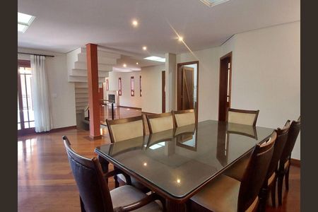 Casa para alugar com 4 quartos, 436m² em São Paulo II, Cotia