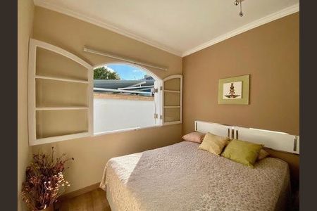 Casa para alugar com 3 quartos, 276m² em Morada dos Pássaros, Barueri