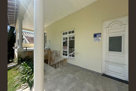 Casa de condomínio à venda com 322m², 5 quartos e 4 vagasFachada
