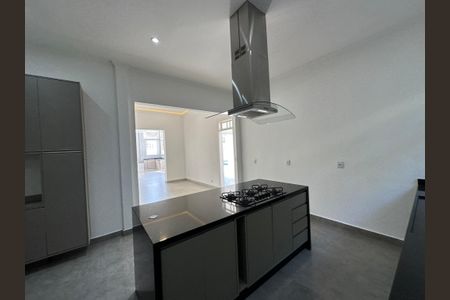 Casa de condomínio à venda com 322m², 5 quartos e 4 vagasCozinha