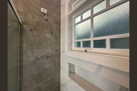 Casa de condomínio à venda com 322m², 5 quartos e 4 vagasBanheiro Social