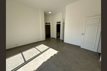 Casa de condomínio à venda com 322m², 5 quartos e 4 vagasSala de TV