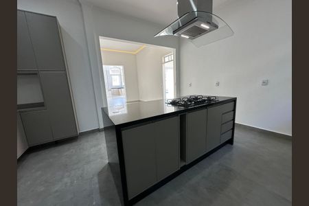 Casa de condomínio à venda com 322m², 5 quartos e 4 vagasCozinha